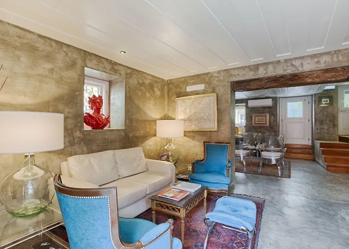 Bed & Breakfast Dear - Charming House 4*